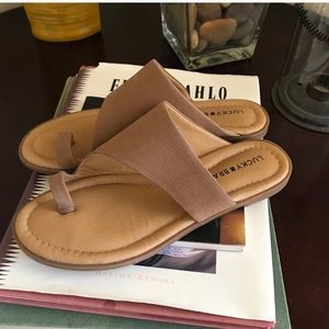 Lucky brand Anora toe loop sandal size 8 NWOT